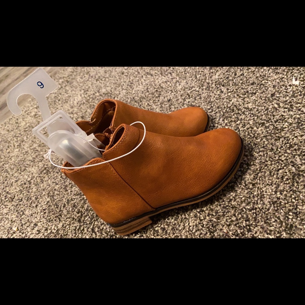 Cat&Jack toddler size 9